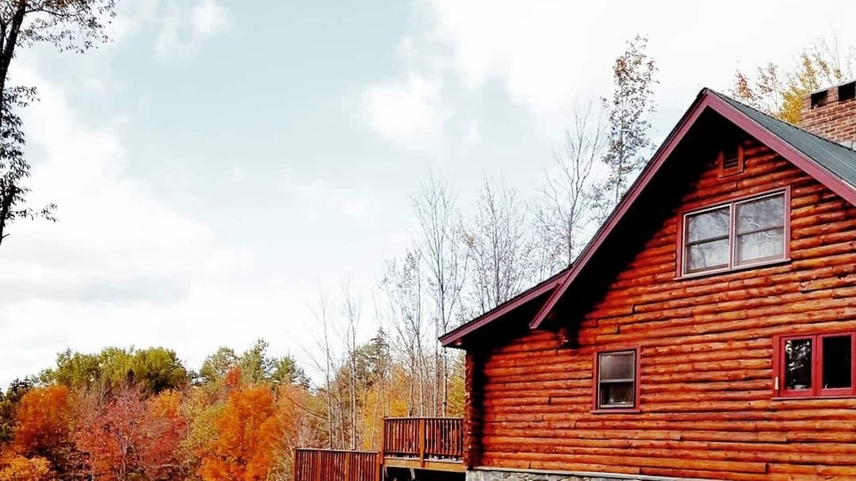Wilmington Cabin | Southern Vermont log cabin, views, pond & 2 firepits. Winter Ski Weeks Available