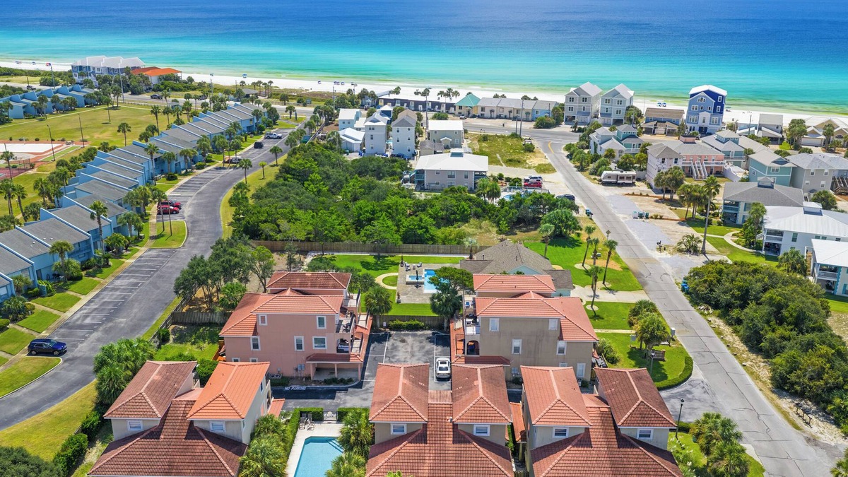 Sunnyside Condo | Southfields Retreat | 4BR Getaway Near Laguna Beach, Carillon & Pier Park