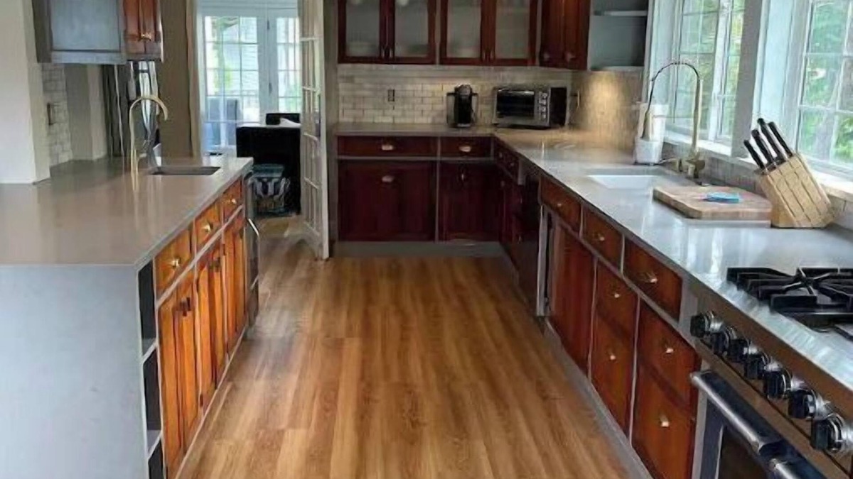 Southold House | Southold near vineyard & beach