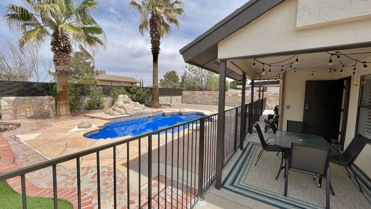 Biggs Field House | Southwest Retreat -Close to Shopping, Restaurants, I-10, POOL!