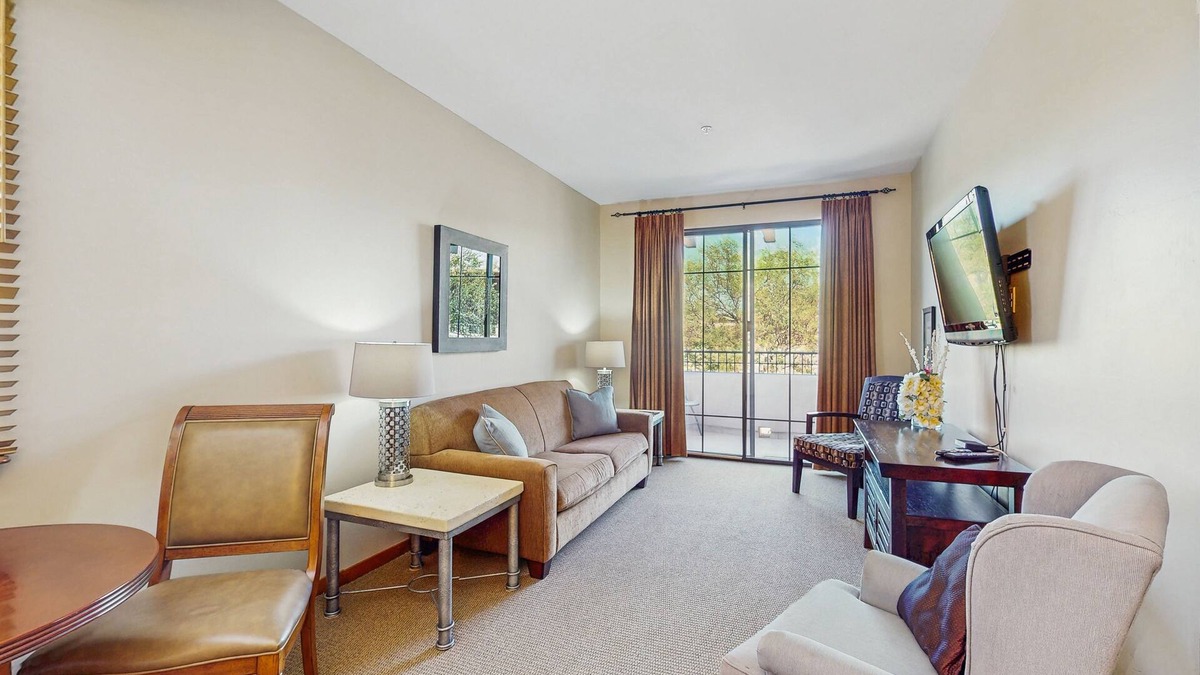 Carefree Condo | Southwestern charm with a pool & private patio - near shopping