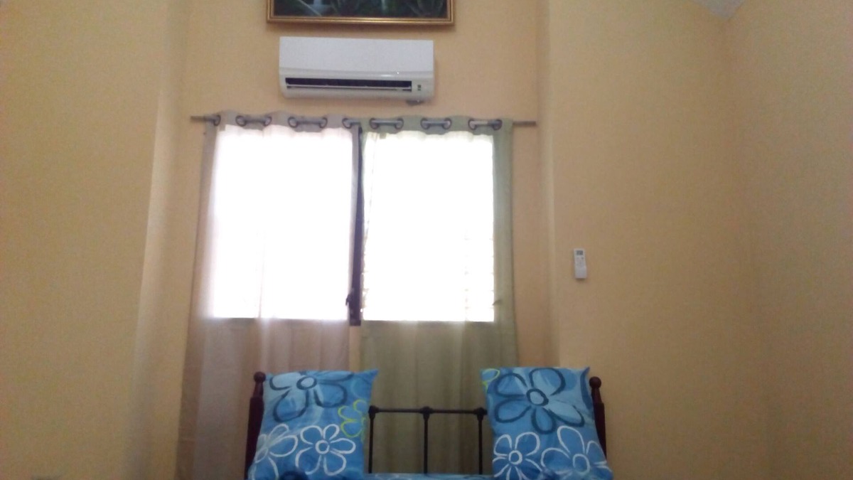 Petionville Apartment | Souvenir House: 24 Elect, Ac, WiFi, TV Cable, Fridge.