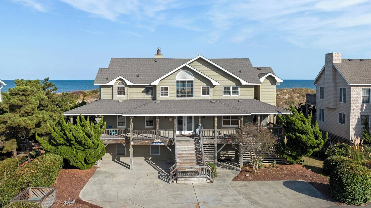 Currituck County House | Sovereign of the Seas: Oceanfront/Hot Tub/Dogs OK