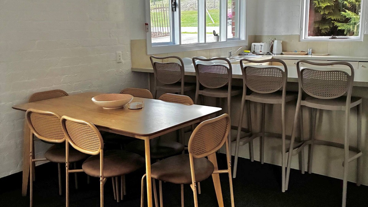 Golden Point Apartment | Sovereign Stays: Heritage Comfort at Ballarat’s Heartbeat