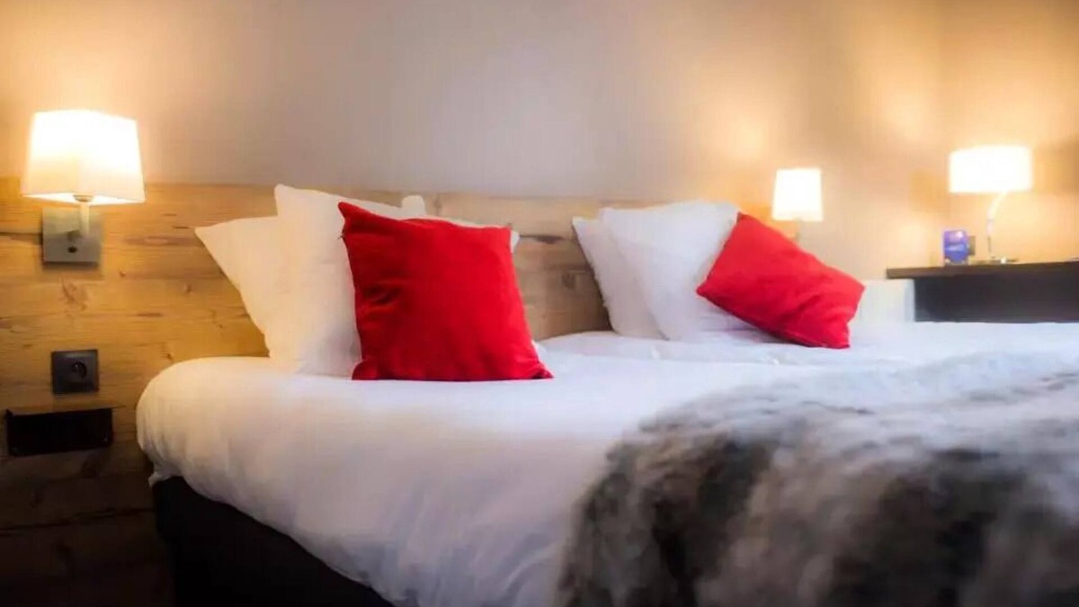 Valfrejus Apartment | SOWELL Family Valfréjus* - Standard Double Room
