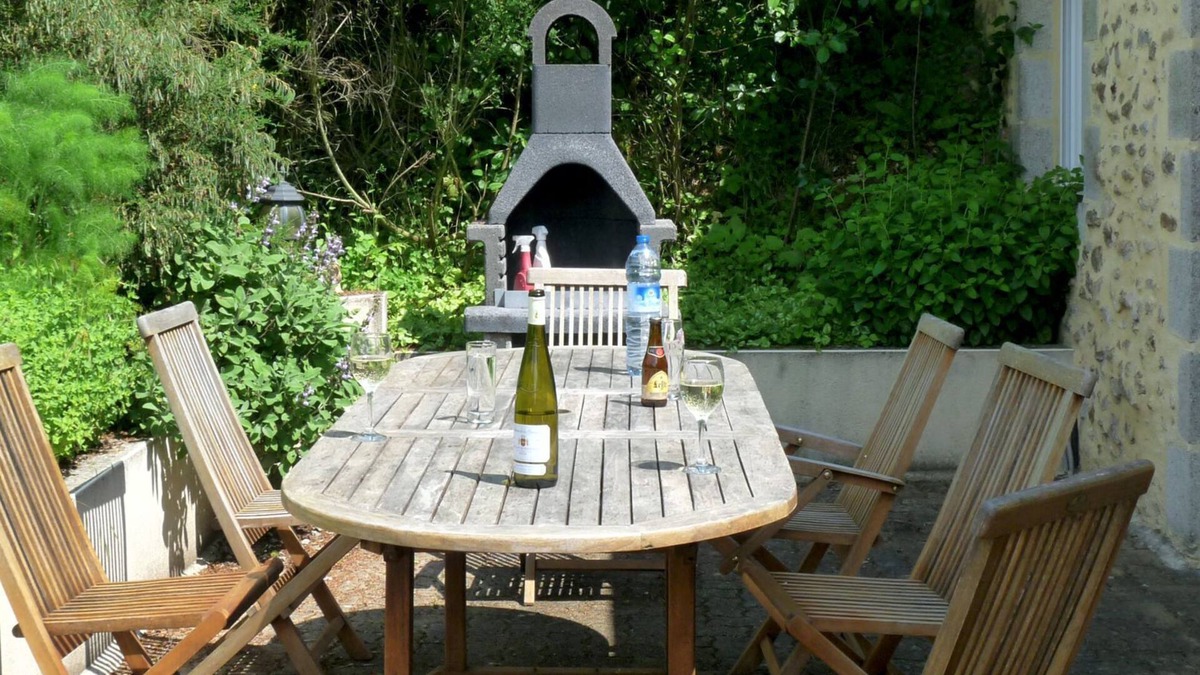 Saint-Thomas-de-Courceriers House | Spacious Comfortable & Tranquil Restored Farmhouse