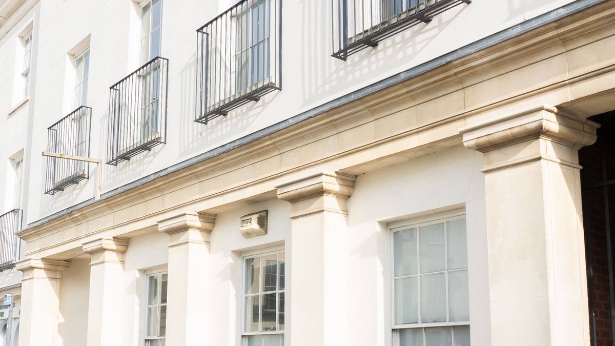 Cheltenham Apartment | Spa Court