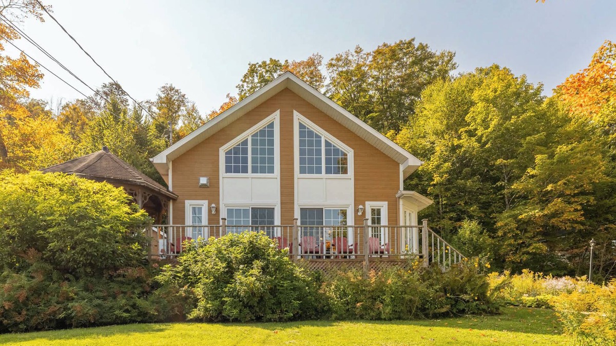 Saint-Raymond Ski Chalet | Spa, Lake | Naturo lac Sept-Îles