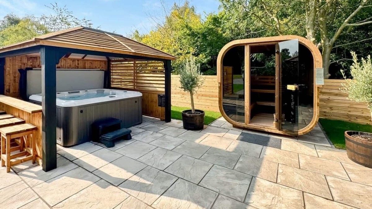 Raywell Ski Chalet | Spa Lookout (Pet Garden)