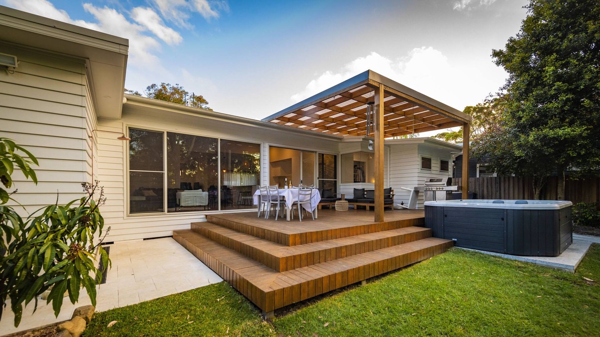 Tumbi Umbi House | Spa oasis - resort style living in the trees