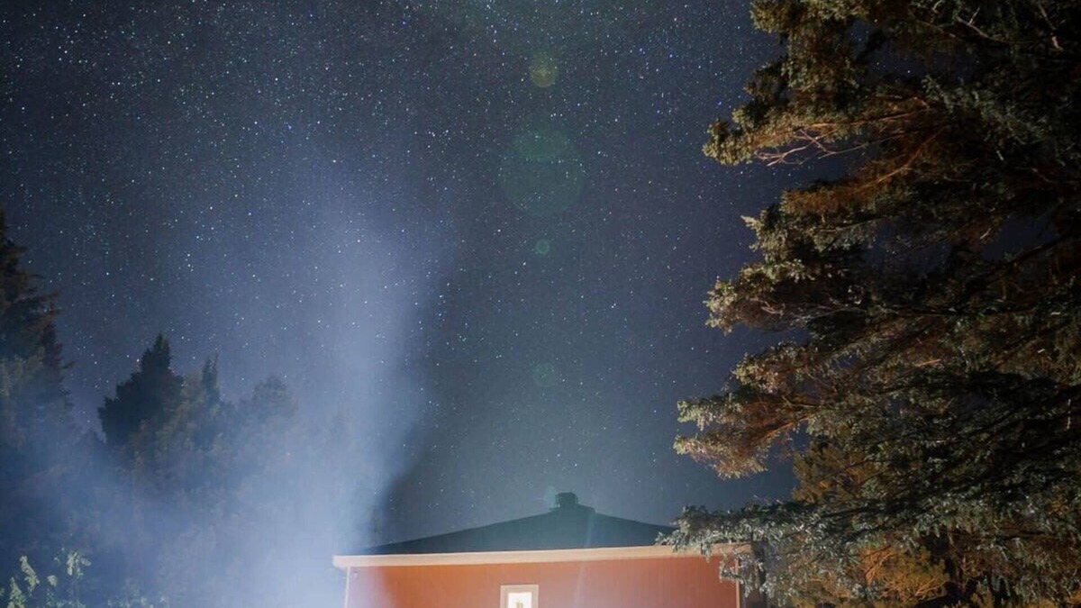 Lac-Superieur Ski Chalet | Spa, Private Pond & Beach Volleyball