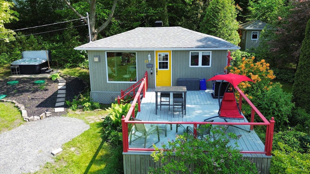 Montmagny Regional County Municipality House | Spa & River view - Le Jardin