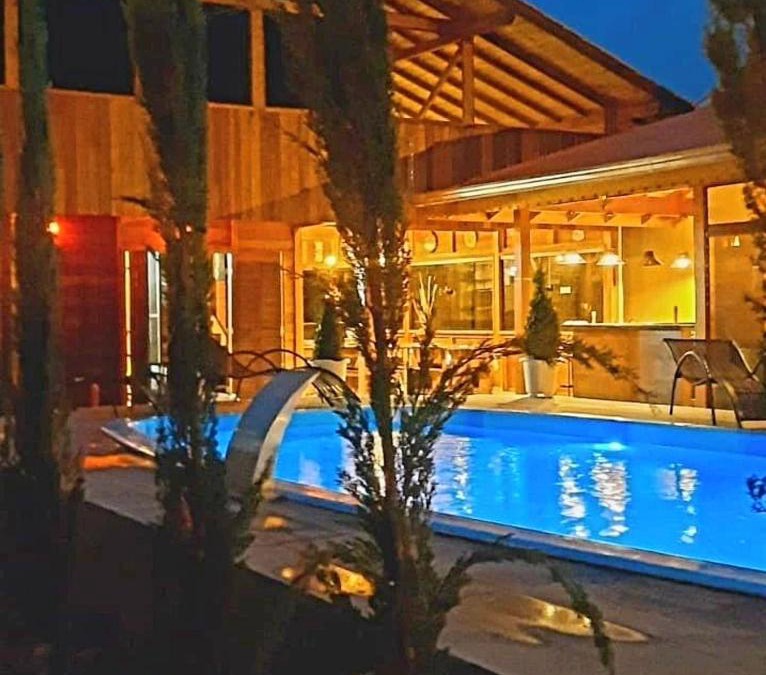 Itapoa House | SPA Rossett em Itapoá - Luxo e conforto c piscina, hidromassagem e cromoterapia, p 22 pessoas!