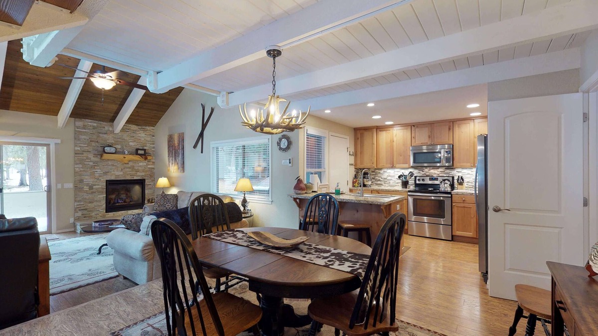 Tennis Village Condo | Spa-Side Escape with A/C, BBQ & Lodge-Style Charm