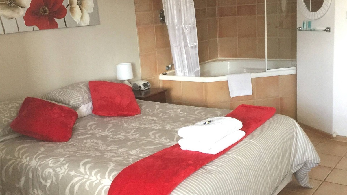 York Hotel | SPA Unit - in the Main St of the Historic Town of York.