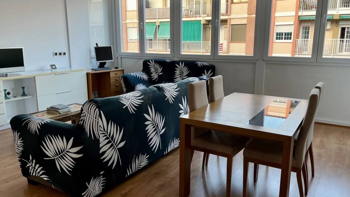 El Port Apartment | Spacious Apartment close to FIRA and Downtown