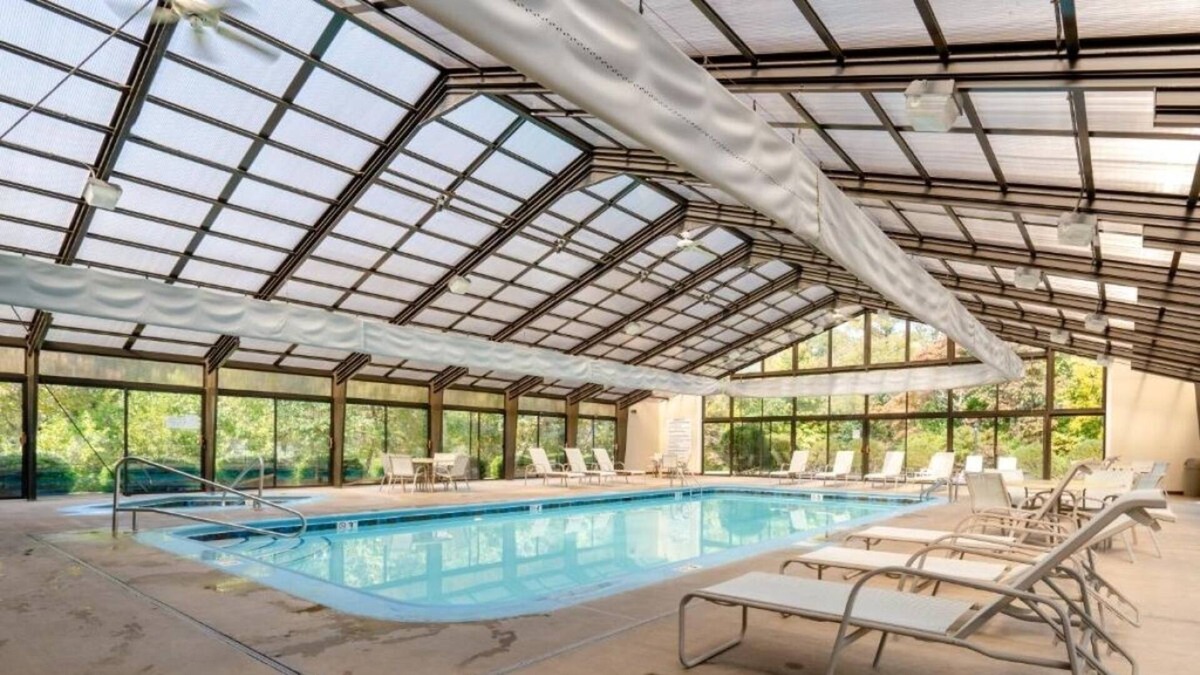 French Lick Villa | Space & Comfort for Groups! Full Kitchen, Outdoor Terrace and FREE Parking!