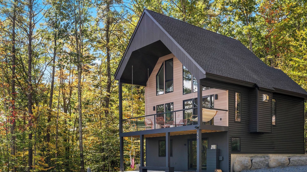 Campton Cabin | Space-Themed Cabin- Pools Views Hidden Nook