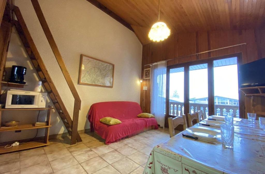 Praz-sur-Arly Apartment | Spacieux 2P+Cabine Mezzanine à Praz-Sur-Arly - 8 pers, Proche Commodités, Vue Mont Charvin - FR-1-603-37