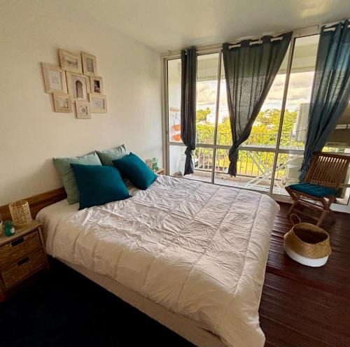Dampierre Apartment | Spacieux appart avec piscine, 5 minutes à pied des plages