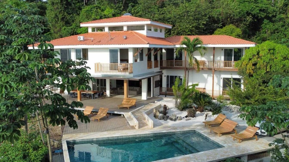 Puntarenas House | Spacious 7-bedroom house in wonderful Santa TeresanStunning sunset