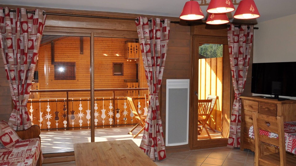 La Chapelle-d'Abondance Apartment | Spacious 2BR Apartment with Large Balcony/Terrace! Free Multi Pass!