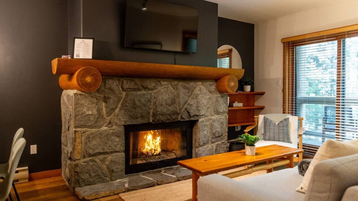 Nordic Estates House | Spacious 1.5BR: 5 min to Village with Private Hot tub & Pool!