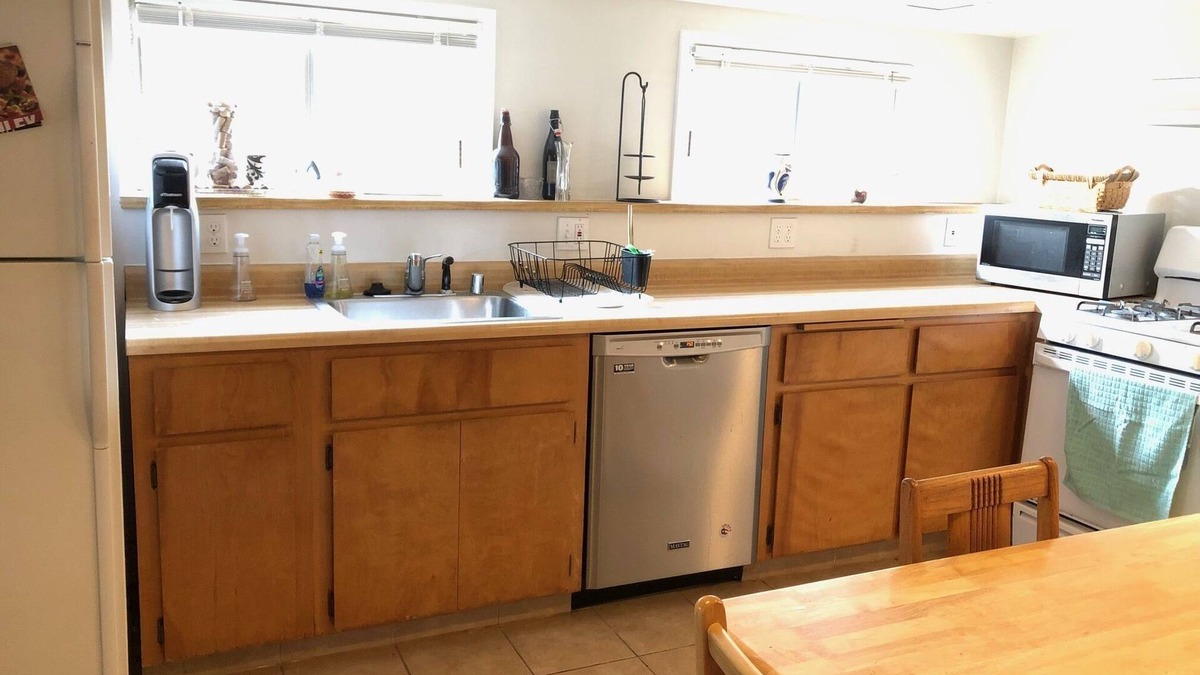 West Alameda House | Spacious 1 bed/1bath ground floor apt in duplex