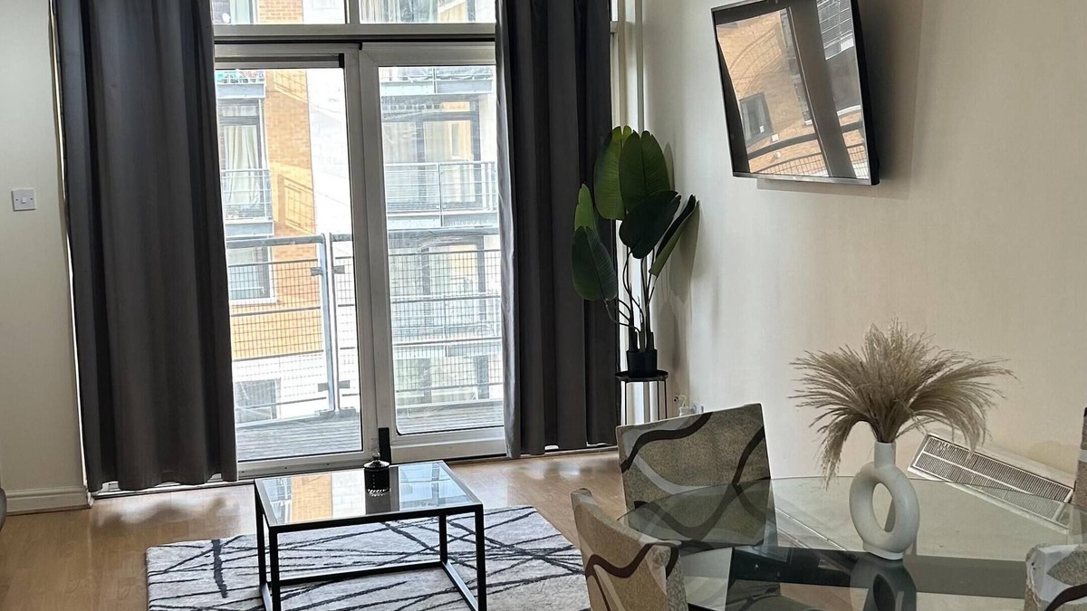 North Woolwich Apartment | Spacious 1-Bed Apartment in London sea view