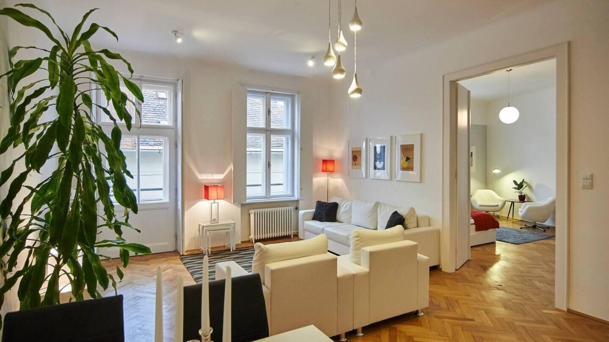 Terezvaros Apartment | Spacious 1 Bed Basilica Apartment - with balcony