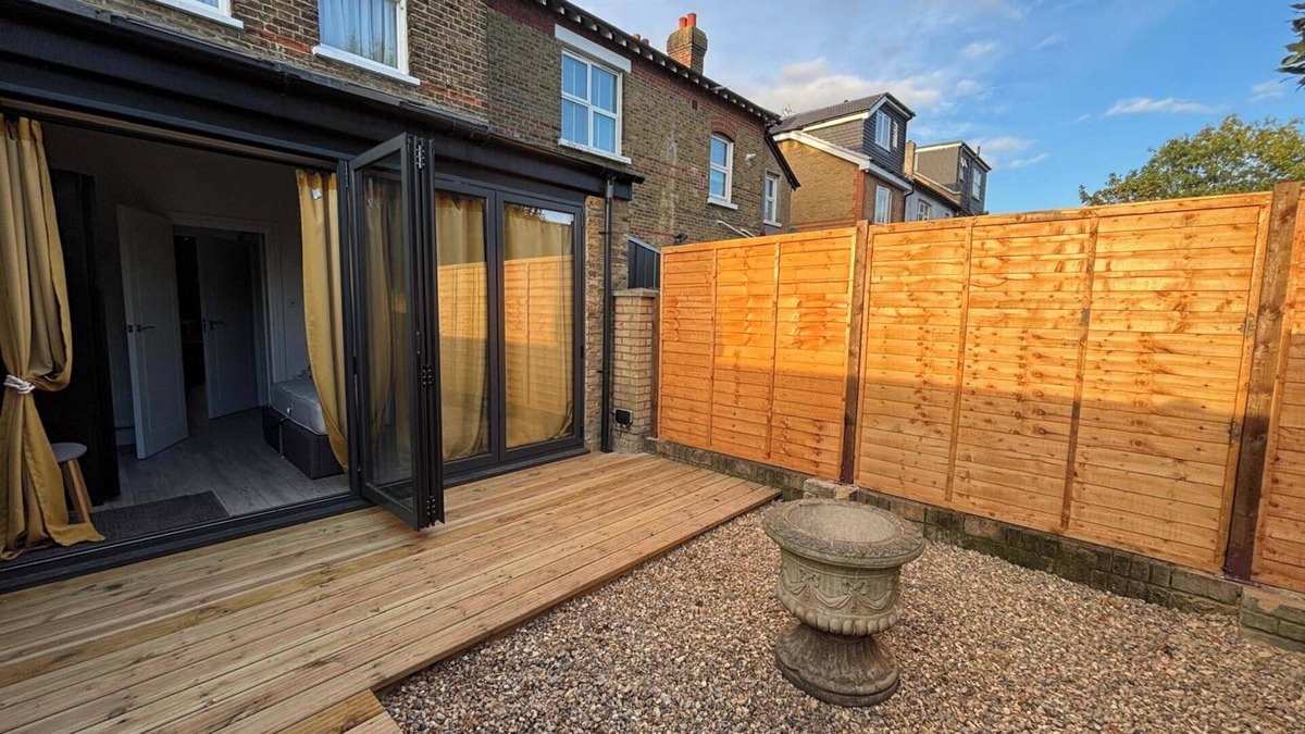 Thornton Heath Apartment | Spacious 1 bed flat in Croydon with private garden