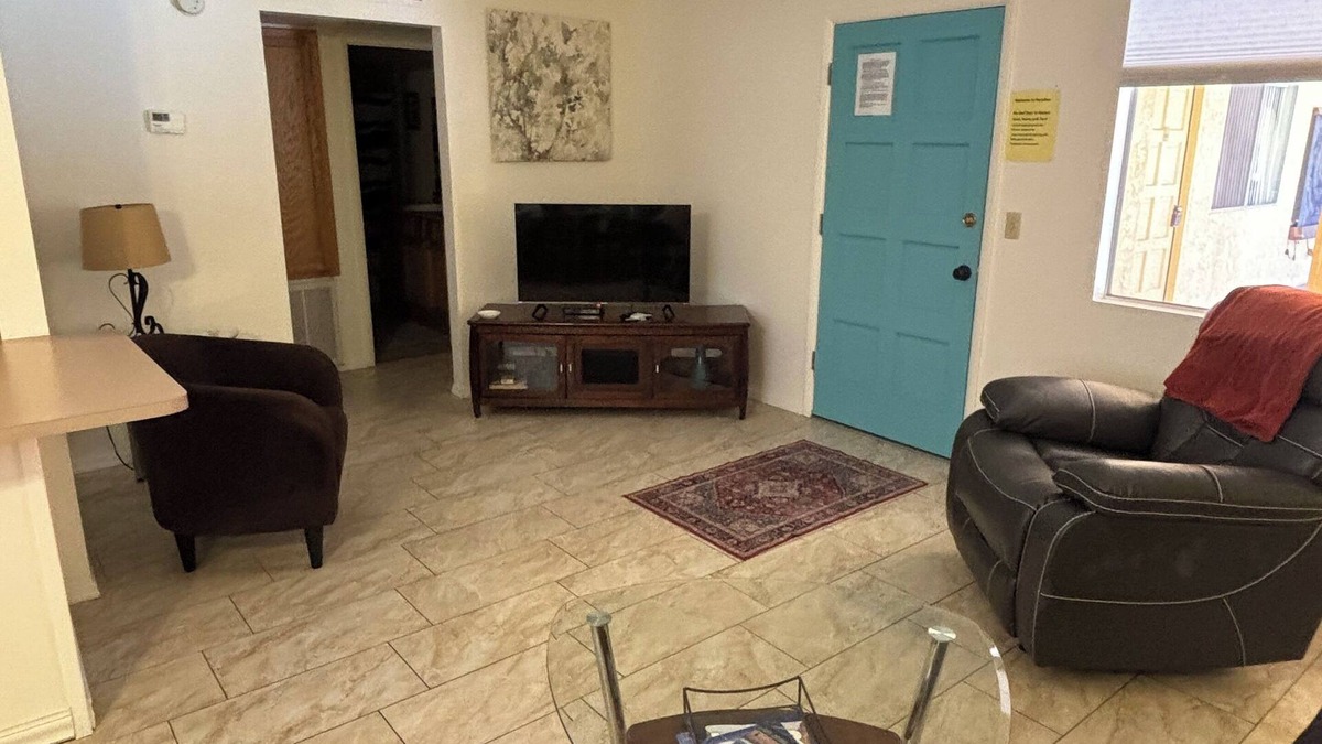 Lake Havasu City Apartment | Spacious 1 bedroom sleeps 6. Pool, Boat Parking. Walking distance to Downtown