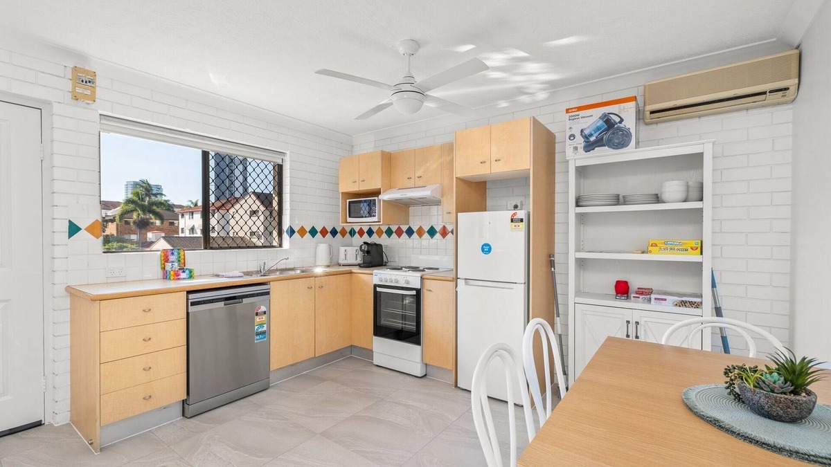 Southport Apartment | Spacious 1-Bed with Swimming Pool & Tennis Court