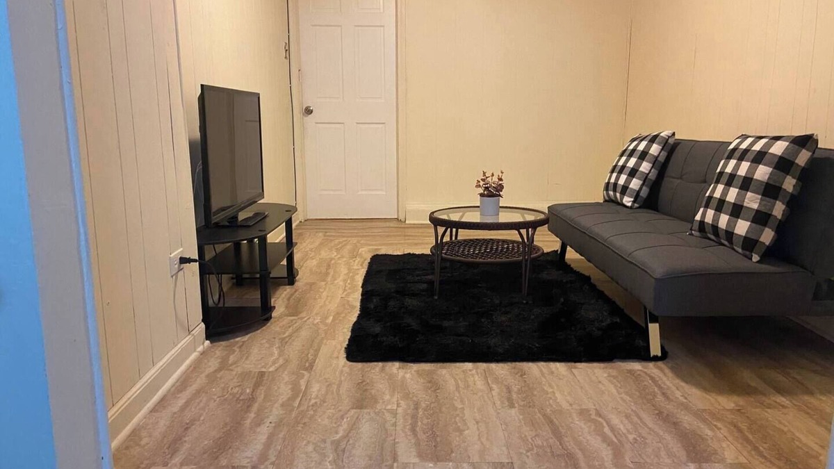 Baychester Apartment | Spacious 1 bedroom apt. Close to mall and transit