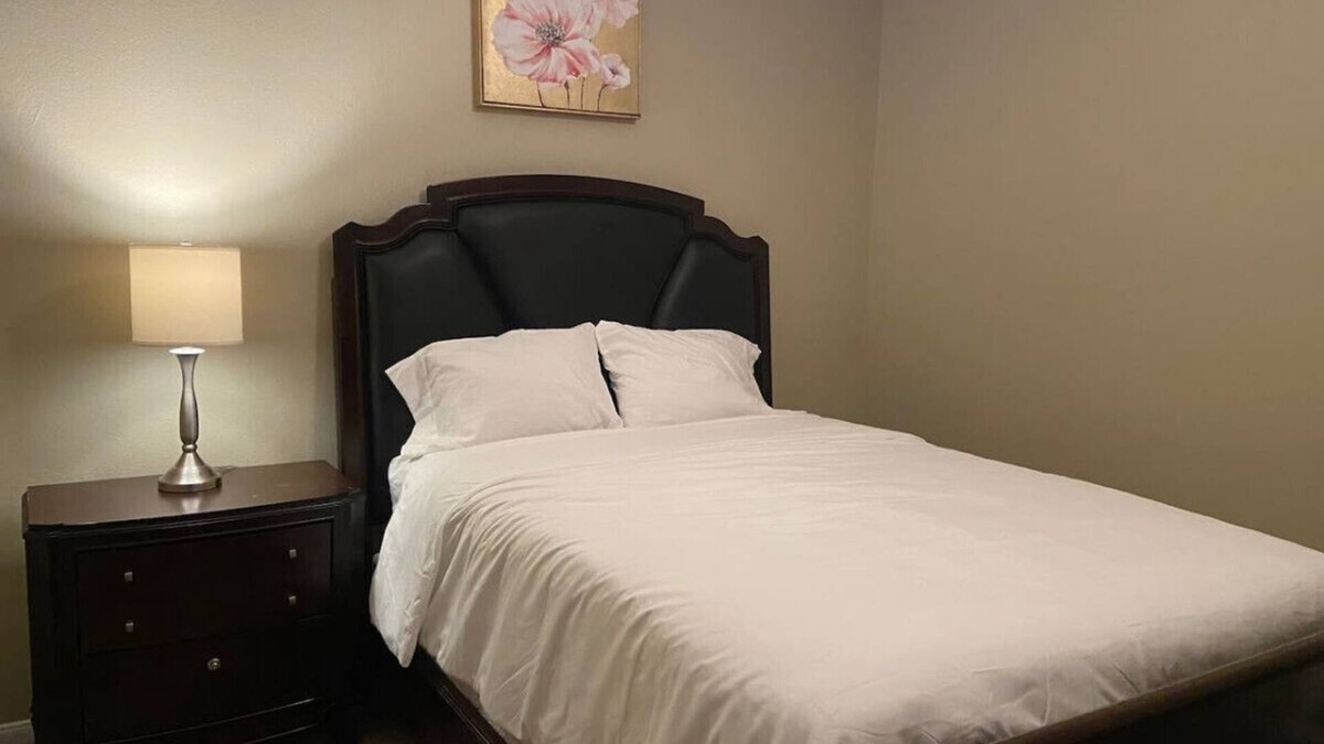 Grogan's Mill Apartment | Spacious 1 Bedroom/1 Bath condo in The Woodlands