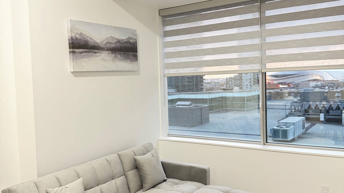 Downtown Edmonton Apartment | Spacious 1 Bedroom with City Views by Rogers