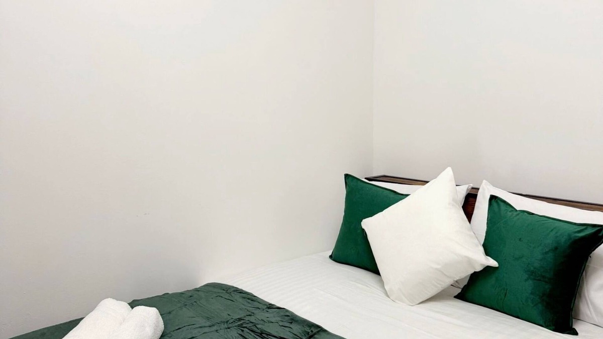 Dudden Hill Hotel | Spacious 1 Double room in Wembley-RB