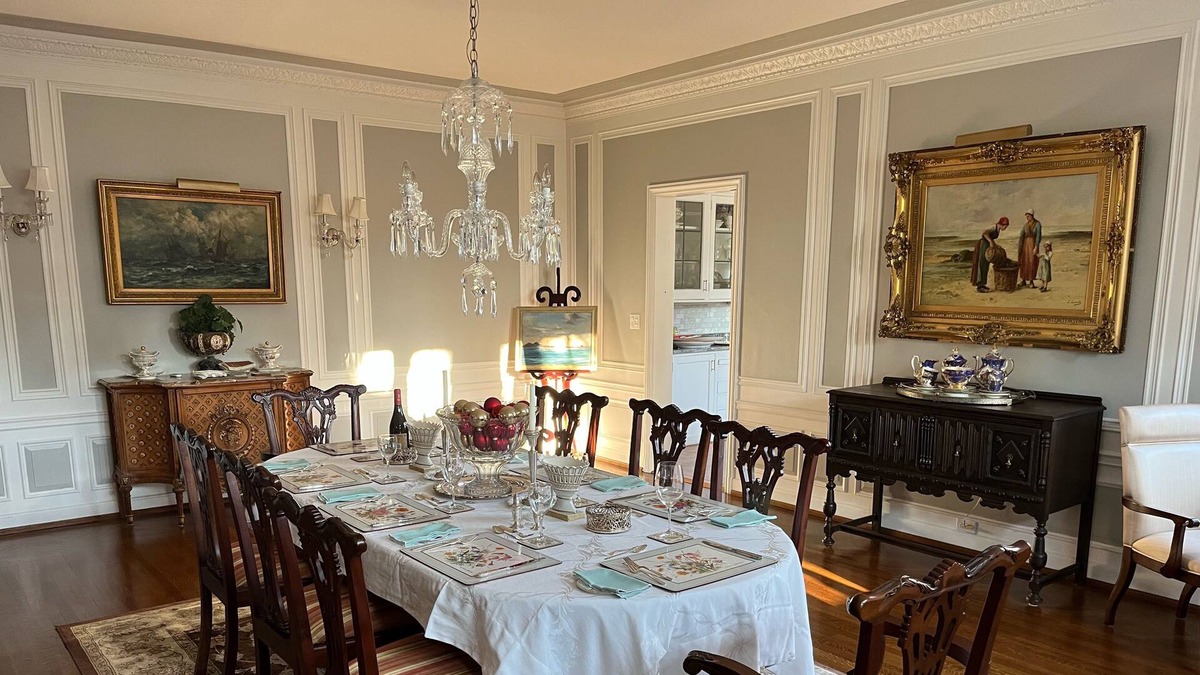 Grosse Pointe House | Spacious 10 Bed Home w/ Pool (Family-Friendly)