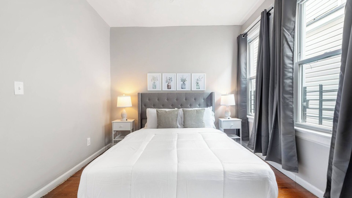 Lower Vailsburg Apartment | Spacious 14-bedroom house in charming Newark with WiFi, AC