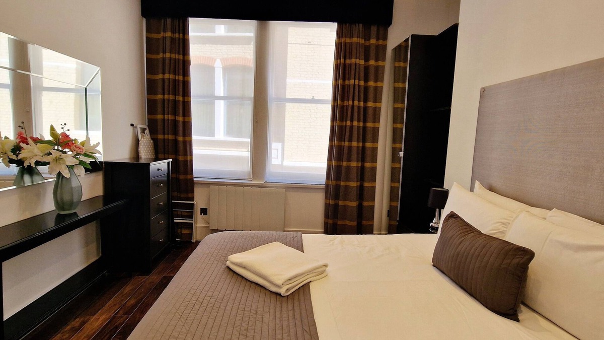 Castle Baynard Apartment | Spacious 1bd Unit - Steps from Blackfriars Bridge