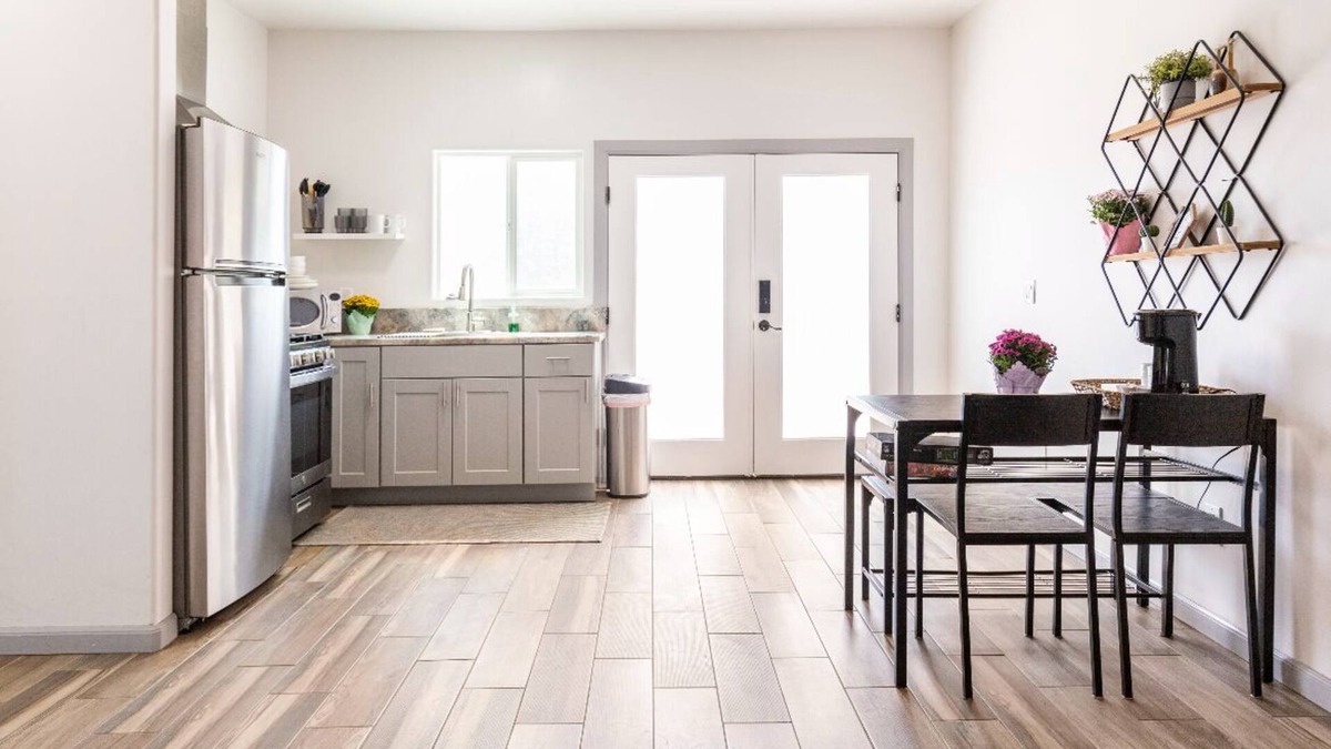 Baldwin Park House | Spacious 1bedroom guest house home with hot tub and full kitchen.