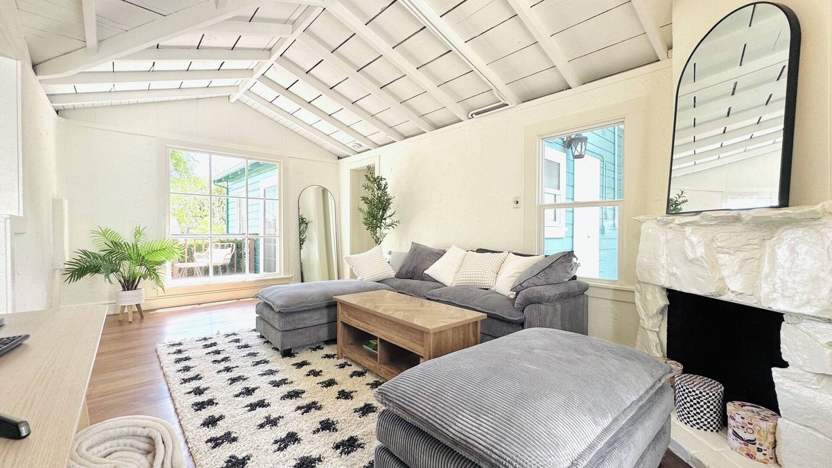 Buena Vista Cottage | Spacious 1BR/2BA Scenic Garden Home in Central SF with Private Entrance