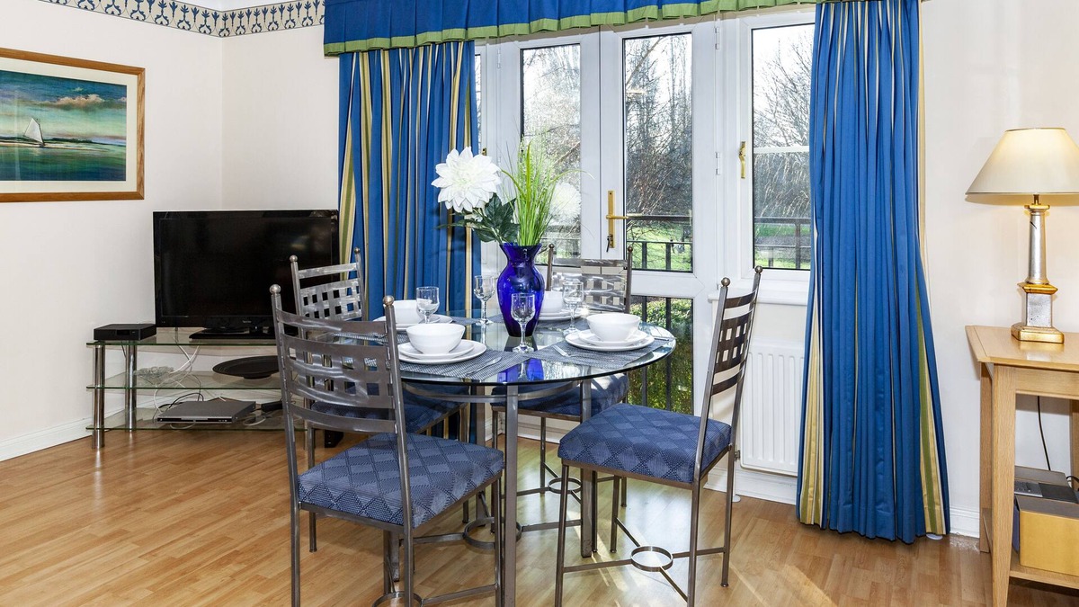 Basingstoke Apartment | Spacious 2 bed 2 bath