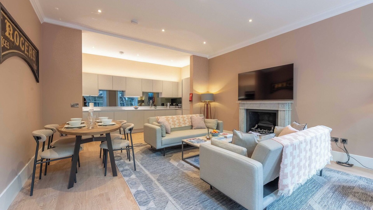 New Town Apartment | Spacious 2-Bed on Wemyss Place- Walk to Princes St, Pet-Friendly, Sleeps 5