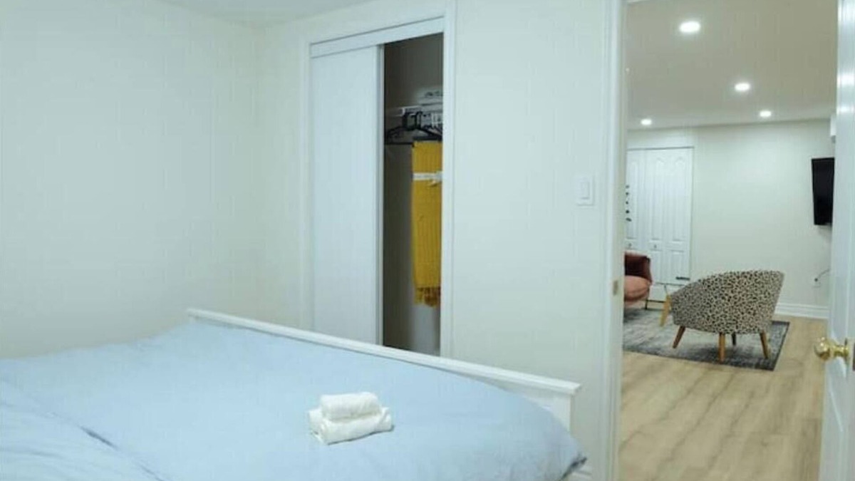 Richmond Hill House | Spacious 2-Bed-Room near Yonge & Major Mackenzie