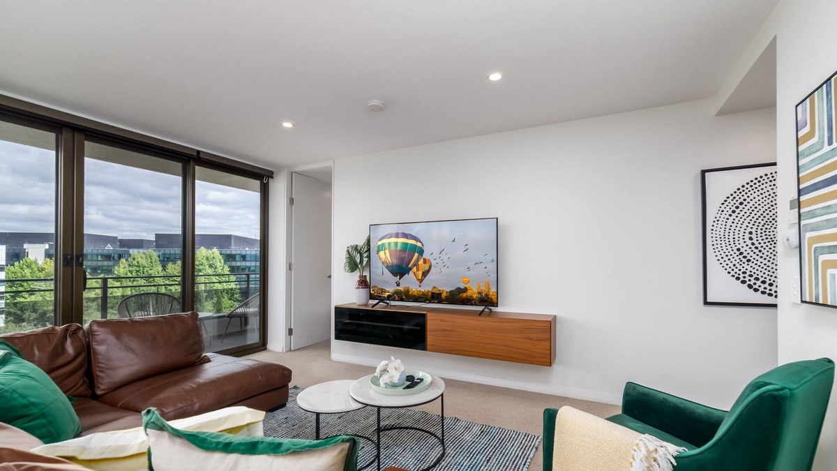 Barton Apartment | Spacious 2-Bed, Stunning Views in Central Canberra