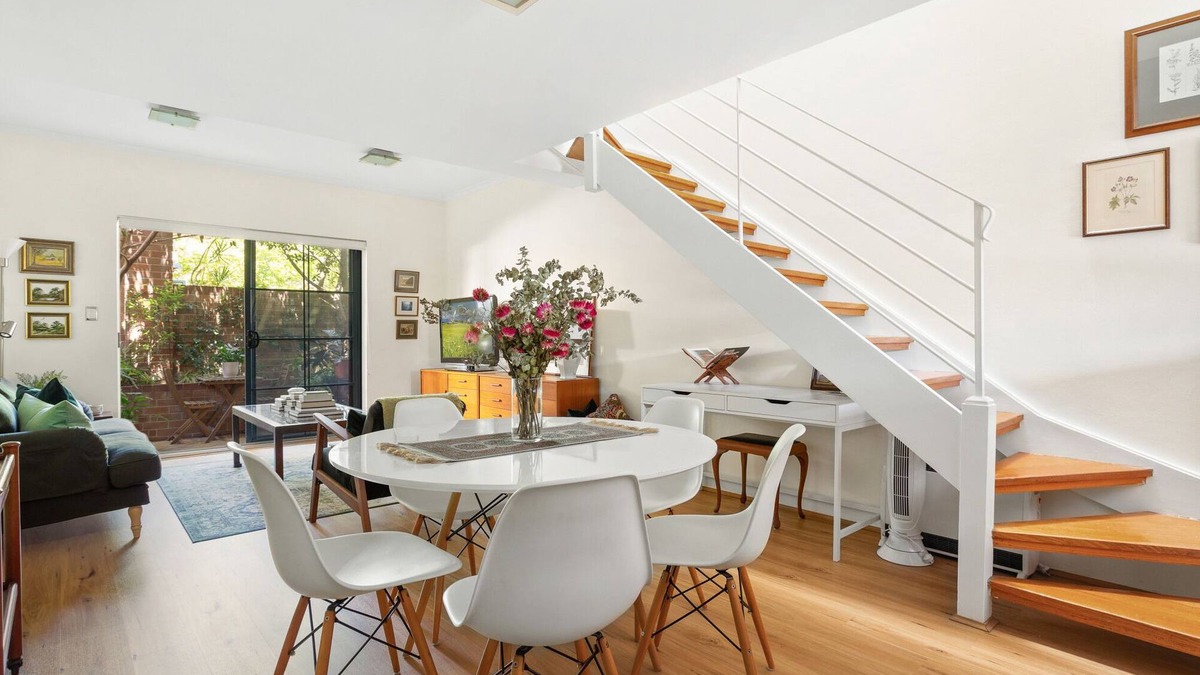 Erskineville Apartment | Spacious 2-Bed Townhouse with a Lush Courtyard