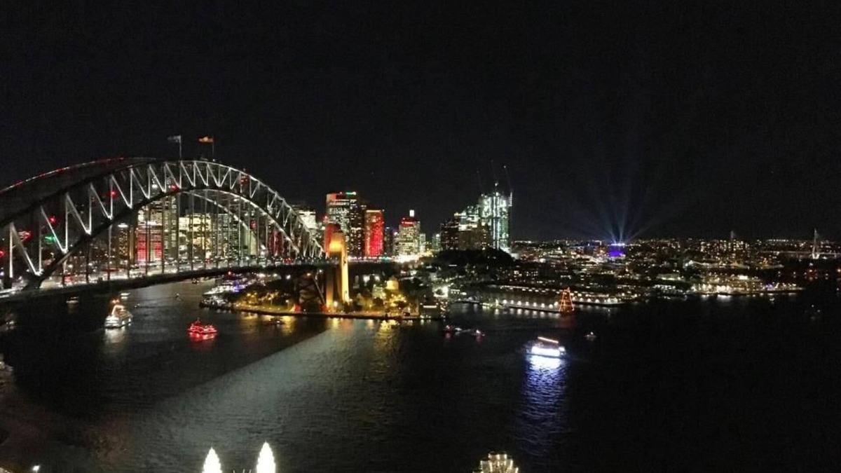 Sydney Apartment | Spacious 2-Bedroom Apartment, 900m Stroll to Harbour Bridge