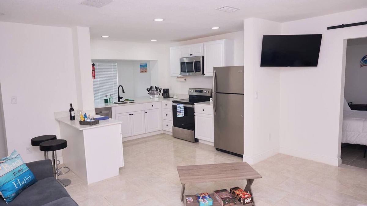 Ortona North Apartment | Spacious 2 bedroom with Oceanview across the Beach