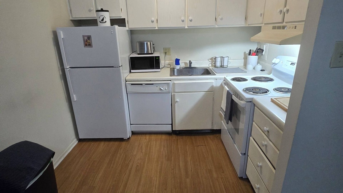Fullerton Apartment | Spacious 2 bedroom 1 bath centrally located on Mc Arthur ave